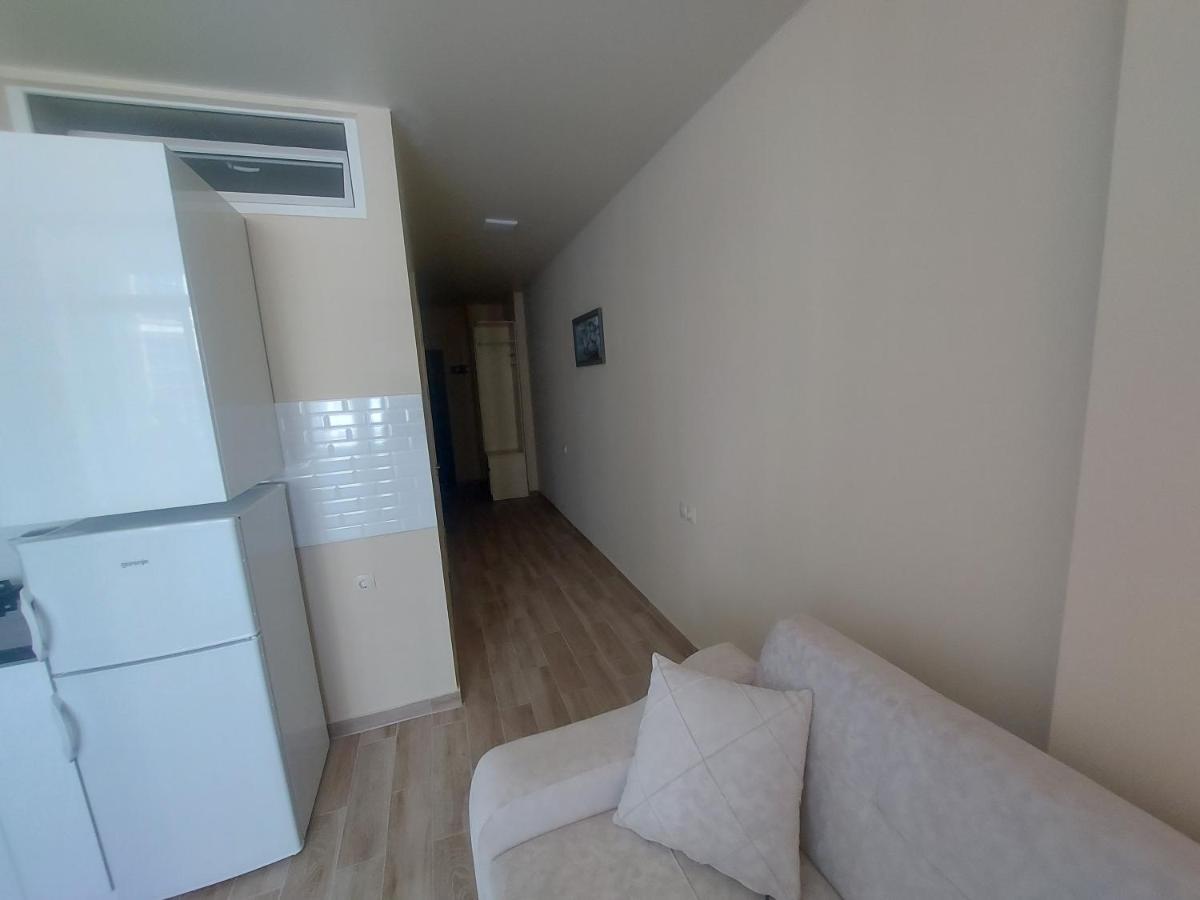 Andrew'S 2 Rooms Apartment In Batumi Ანდრიას 2 Ოთახიანი Აპარტამენტი Ბათუმში Exteriör bild